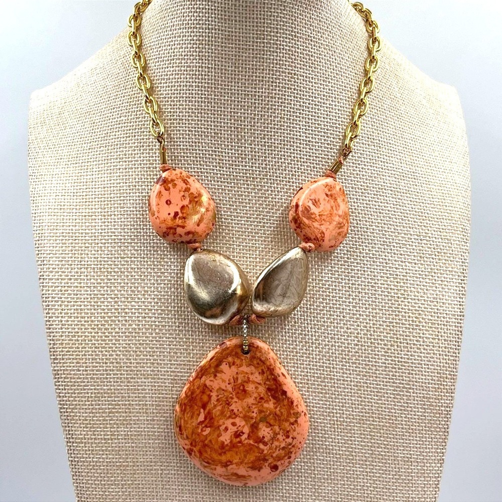 Worthington Bold Collection Statement Necklace Gold Tone Peach Mottled Stone Y2K